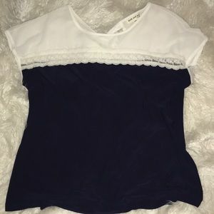 🤑 Lovely lace detailed navy and cream blouse